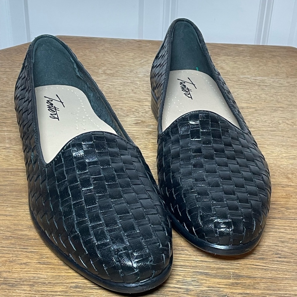 Trotters Black Woven Loafers Woman’s Size 7 M